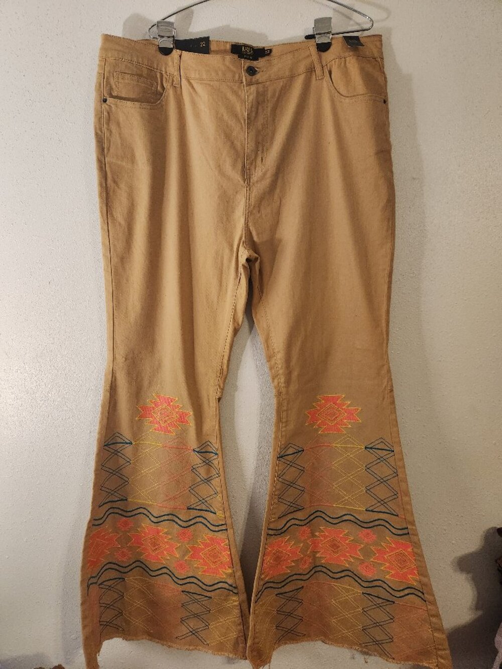 NWT L&B Lucky & Blessed Aztec Embroidered Extreme Flare Jeans Size 22 ⭐